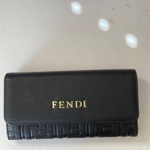 The pictures do not do any justice to this beauty.